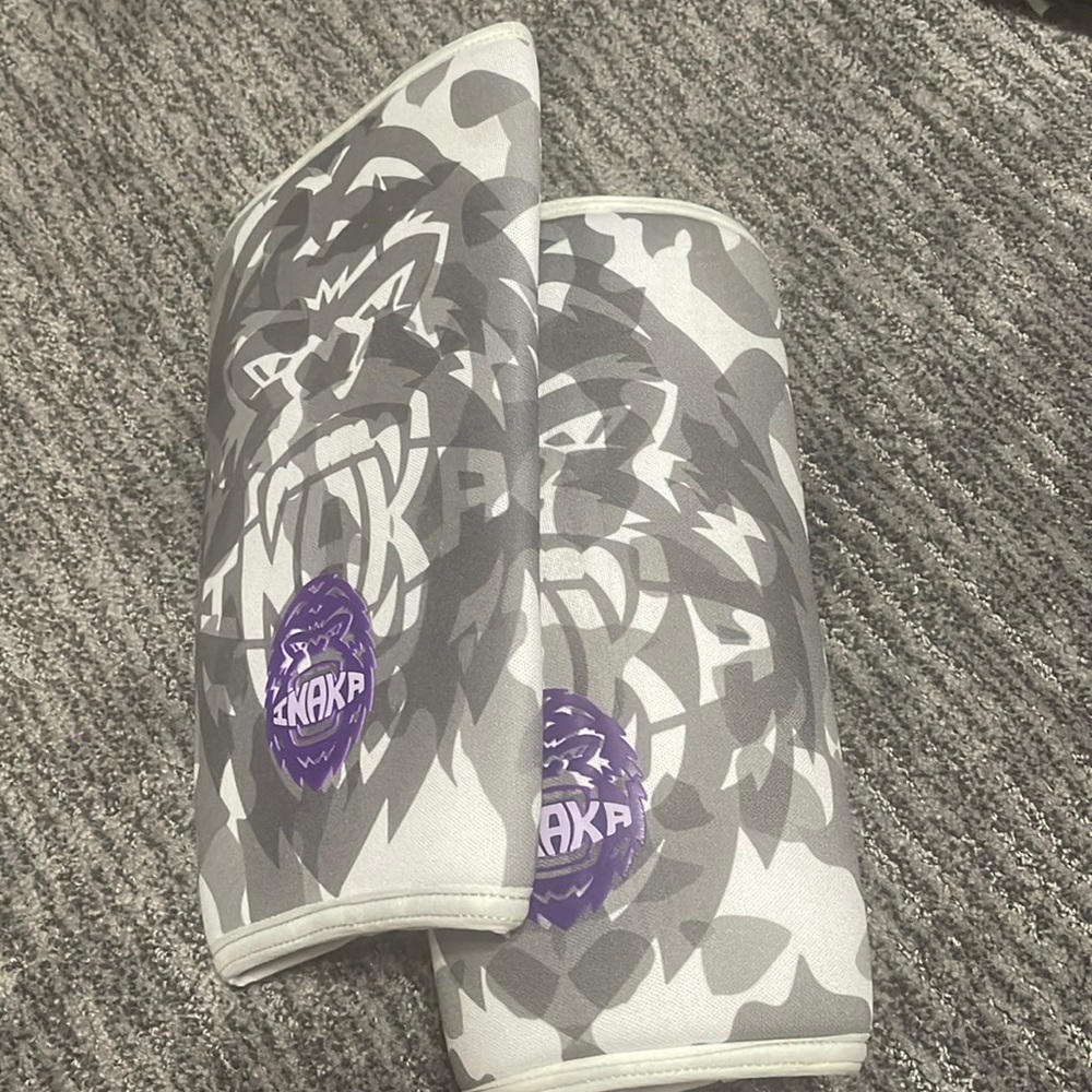 inaka lifting knee sleeves